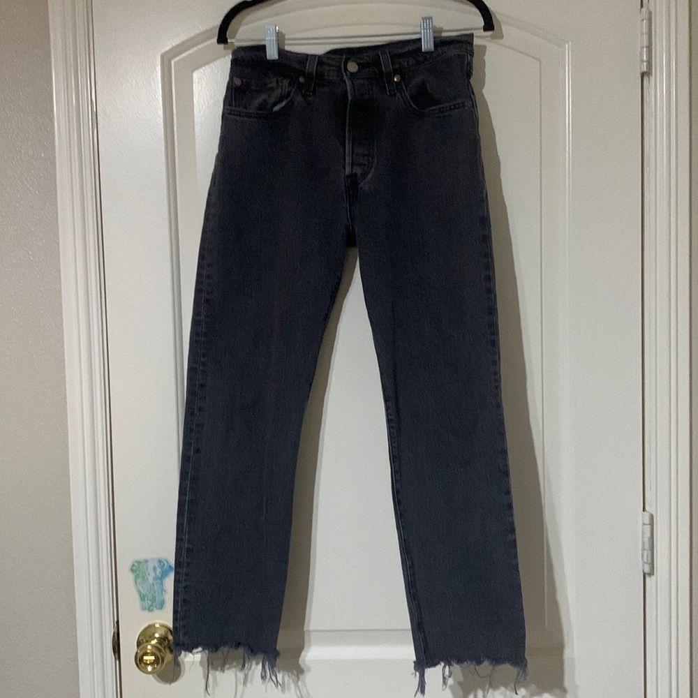 Black Washed Levi’s Straight leg Mid-Rise W27 L26